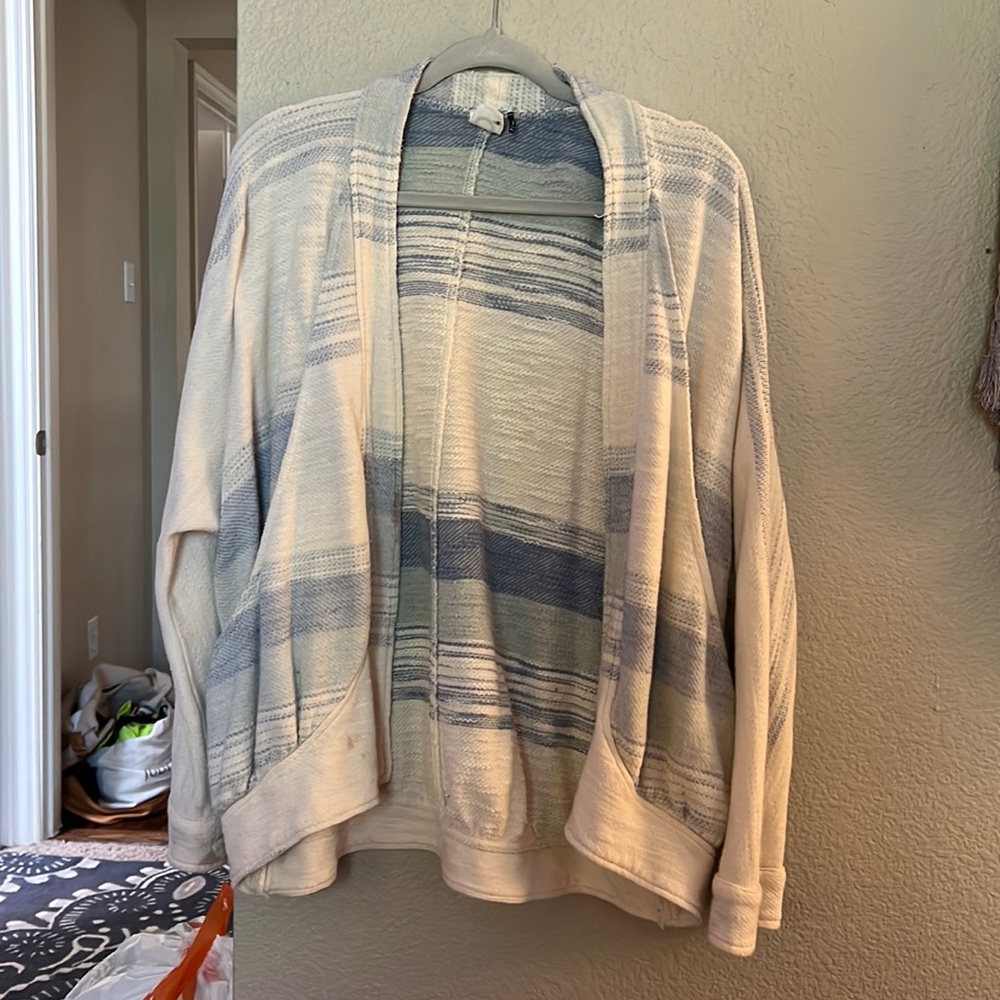 Lightweight cardigan for women